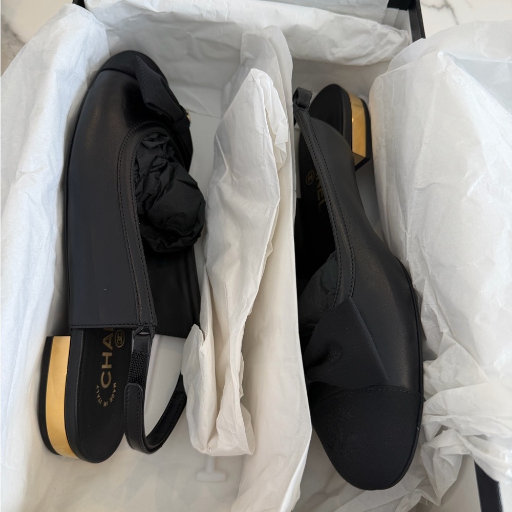 CHANEL Black Slingback Flats with Bow - Picture 7 of 7